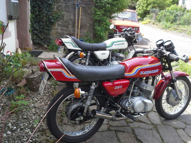 IMG-20150516-WA0003(1).jpg (306.84 KiB) 37756 mal betrachtet vorne die S2 mit 3-1 Anlage, hinten die S1